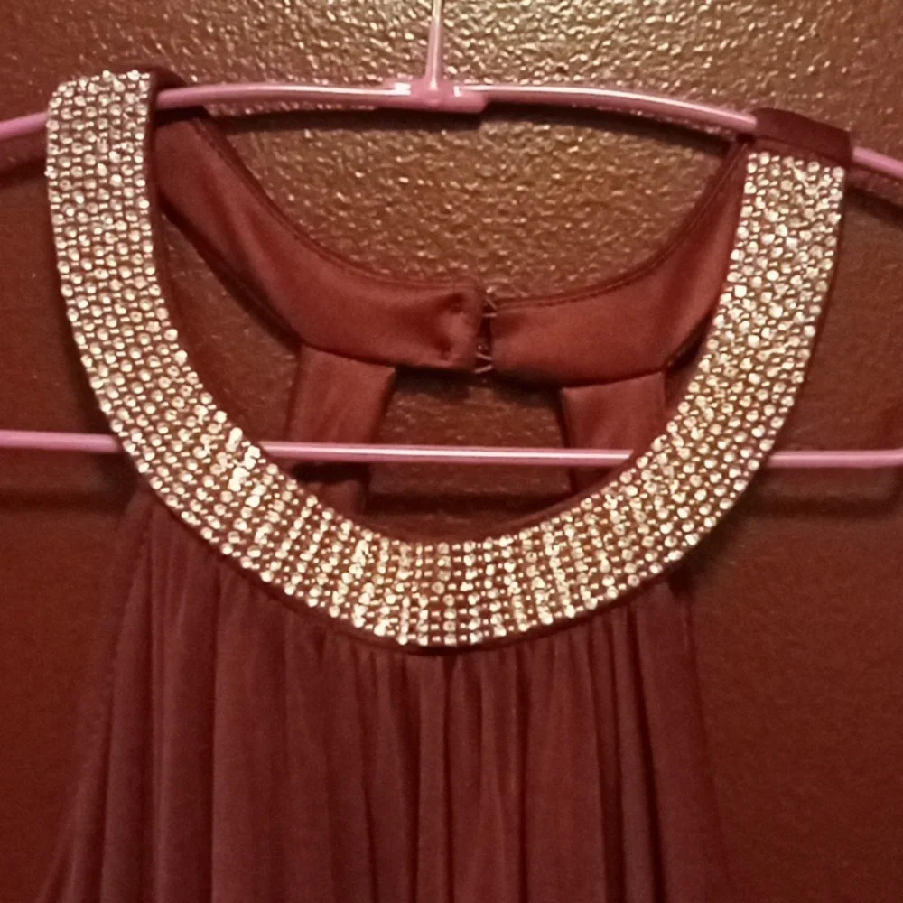 Women's dress - Picture 2 of 3